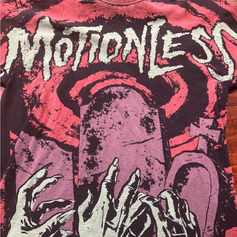 Motionless in white band t-shirt (large)
